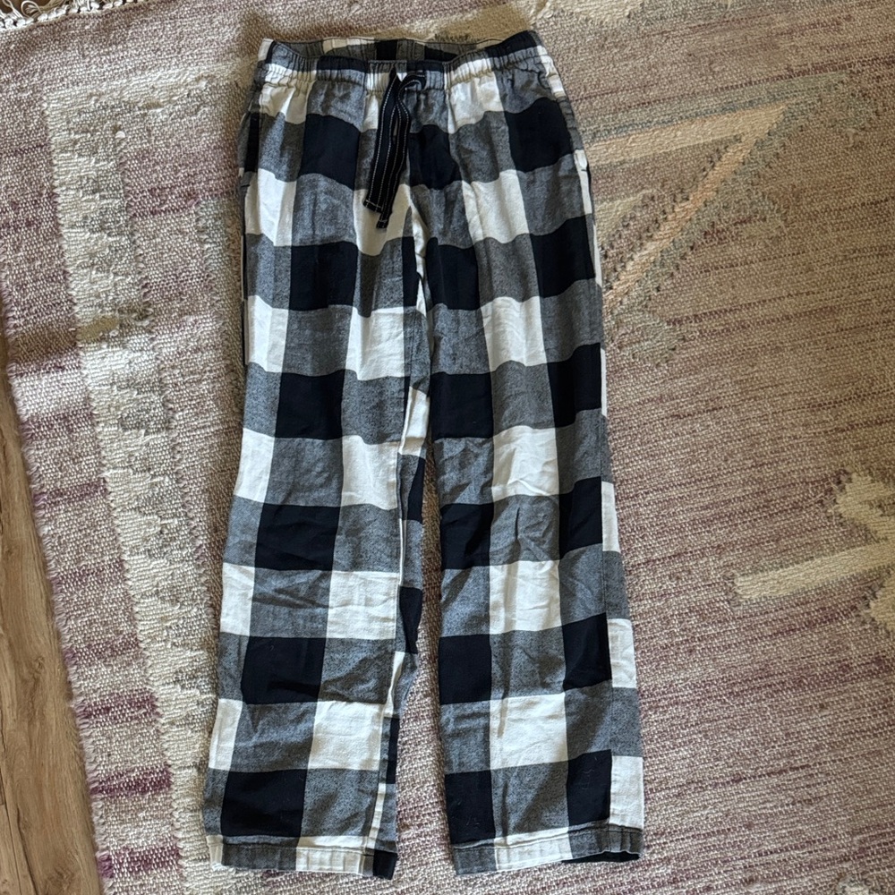 Old Navy Black and White Buffalo Check Pajama Pants